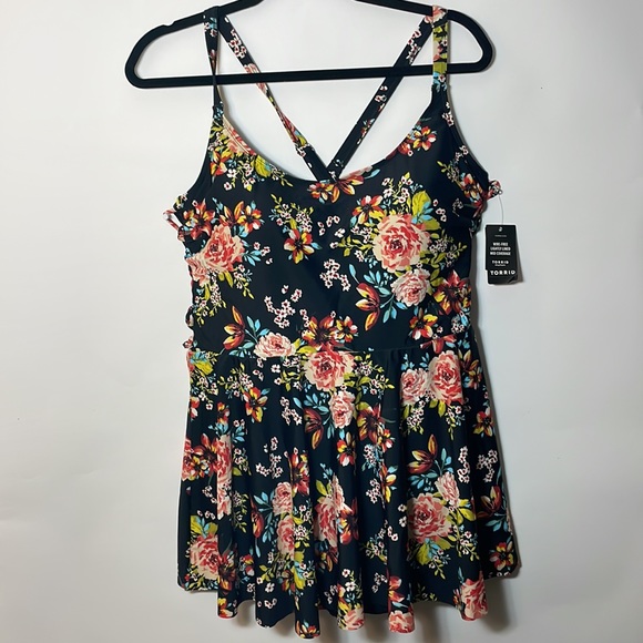 Torrid 2 SHORT LENGTH SIDE TIE SWIM DRESS - FLORAL - Picture 7 of 13